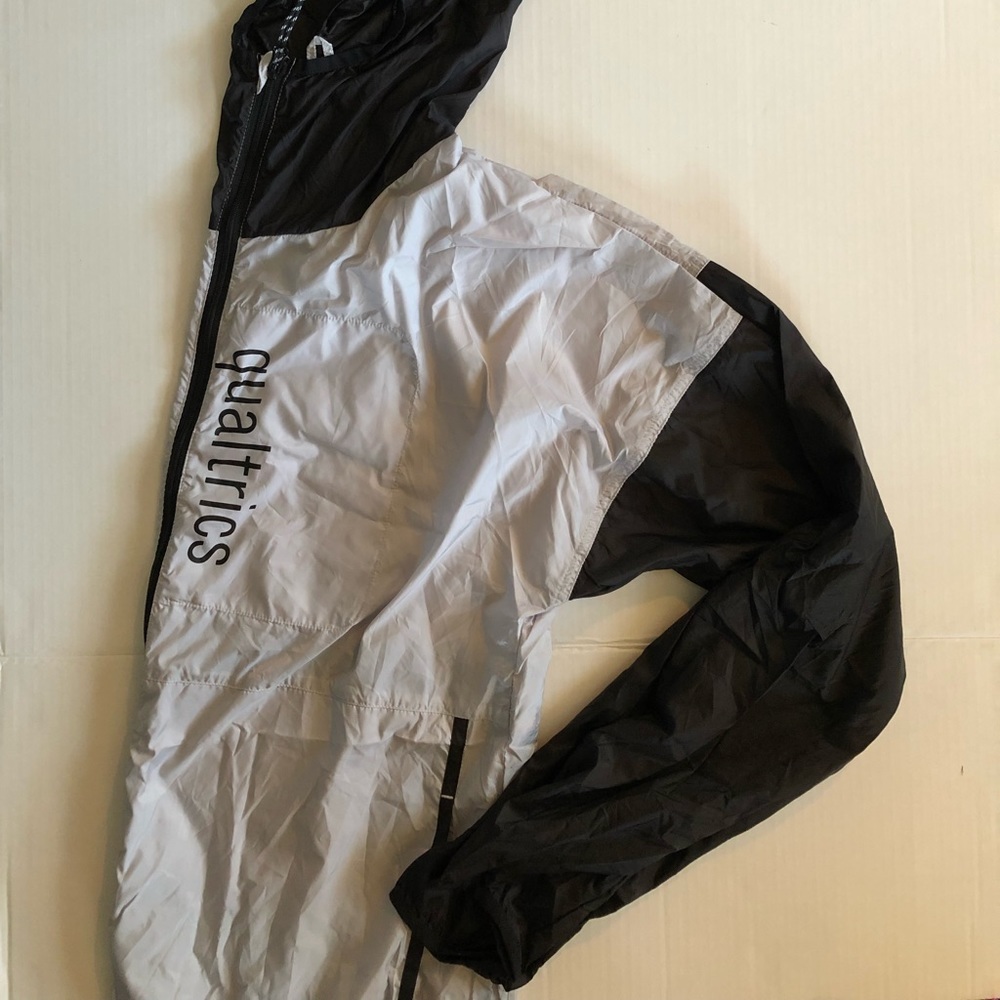 Cotopaxi Teca Qualtrics windbreaker